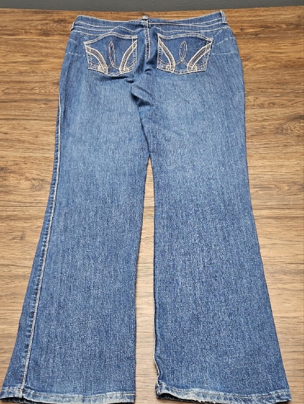 Aura by Wrangler Flare Jeans Medium Wash 11/12 x 34 - Picture 3 of 14